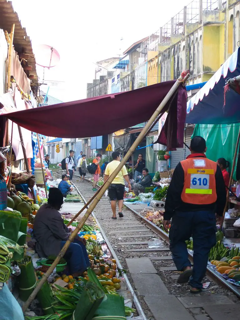 Zu Fuß durch den Mae Klong Markt