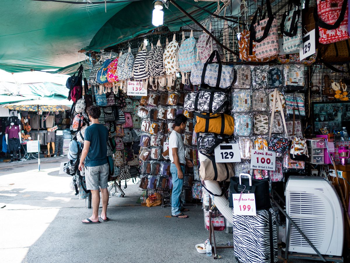 Taschenstand auf dem Chatuchak Markt