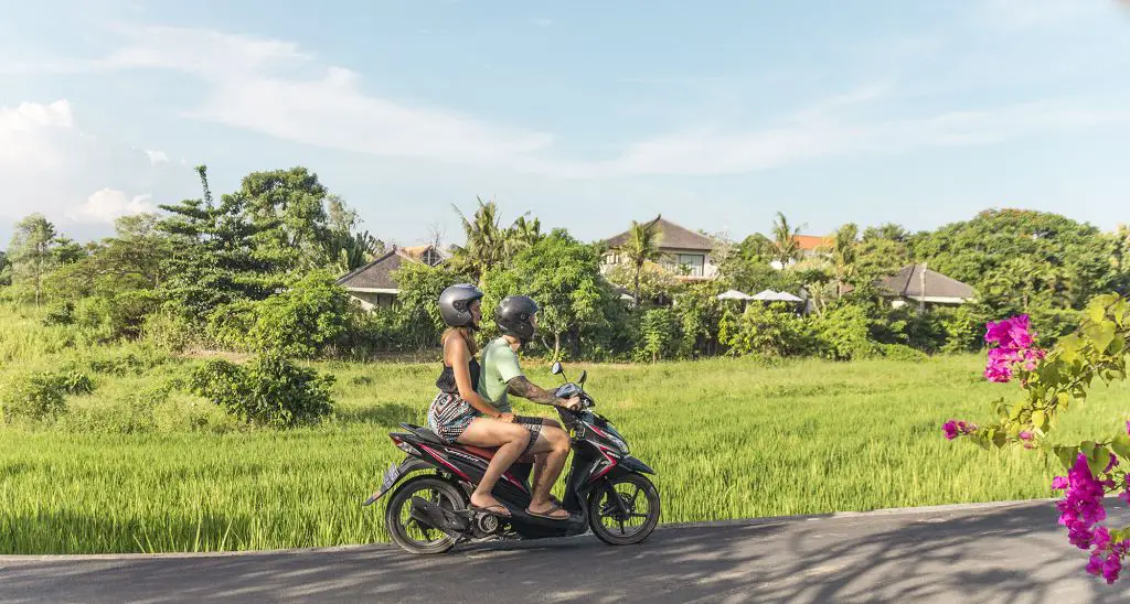 Wir beim Roller Fahren in Canggu Bali