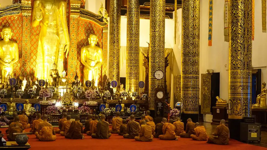 Betende Mönche in Chiang Mai