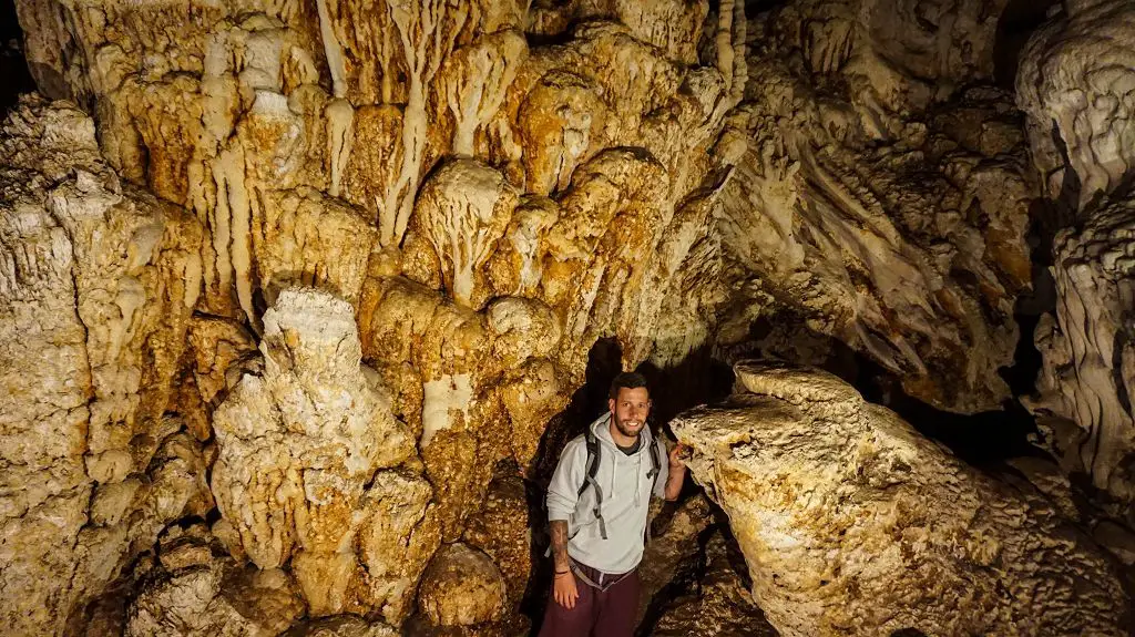 Marco in der Lod Cave