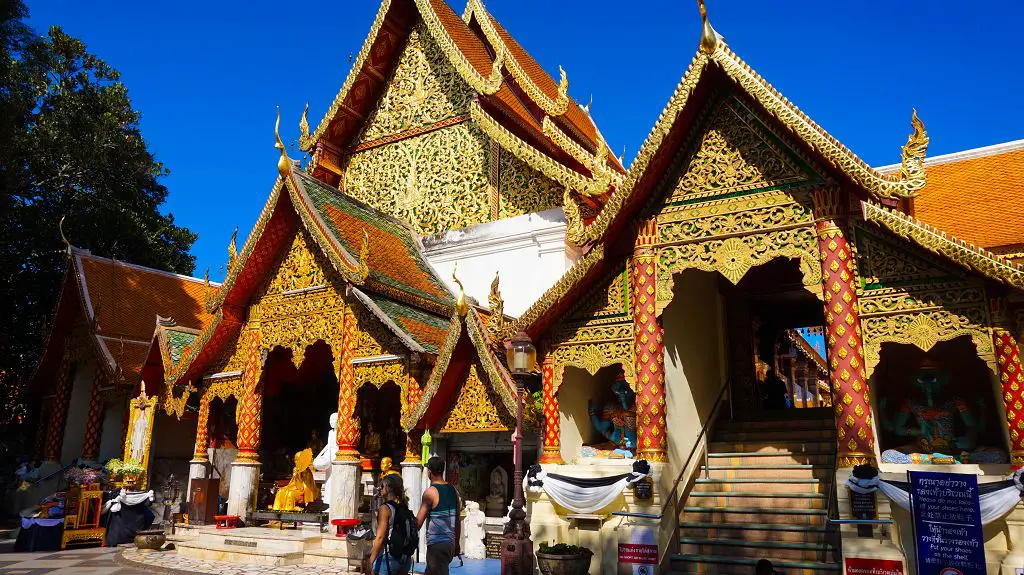 Eingangsbereich des Wat Phra That Doi Suthep Tempel