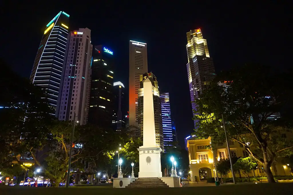 Dalhousie Obelisk Singapur bei Nacht