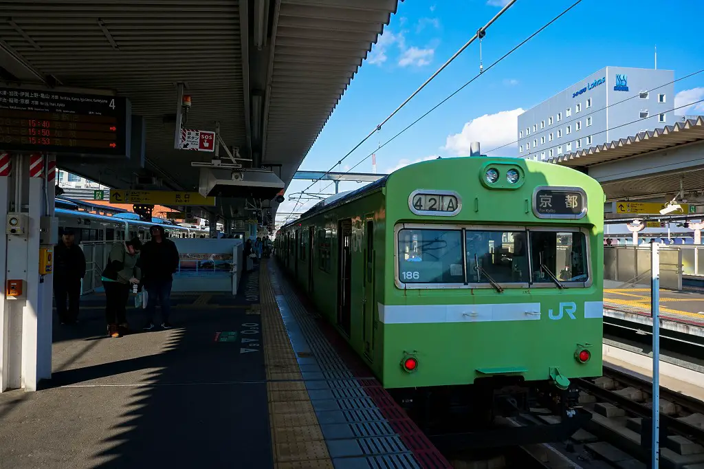Zug am Nara Bahnhof