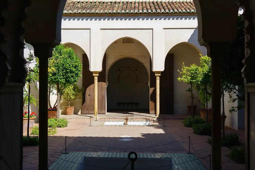 Innenhof in der Alcazaba von Malaga