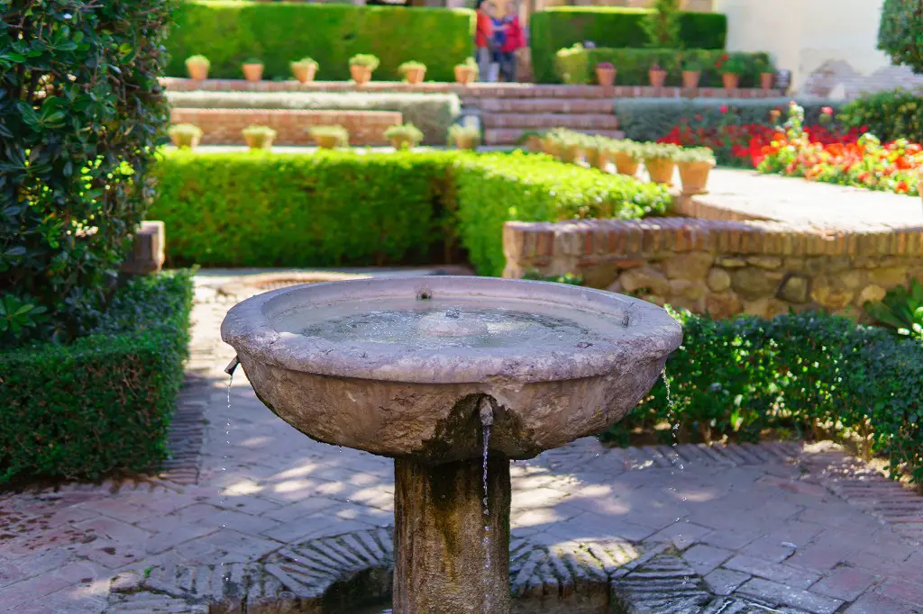 Brunnen im Garten der Alcazaba