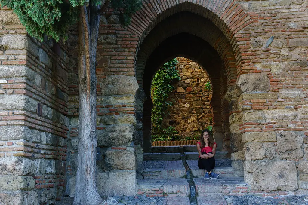 Sara in der Alcazaba in Malaga