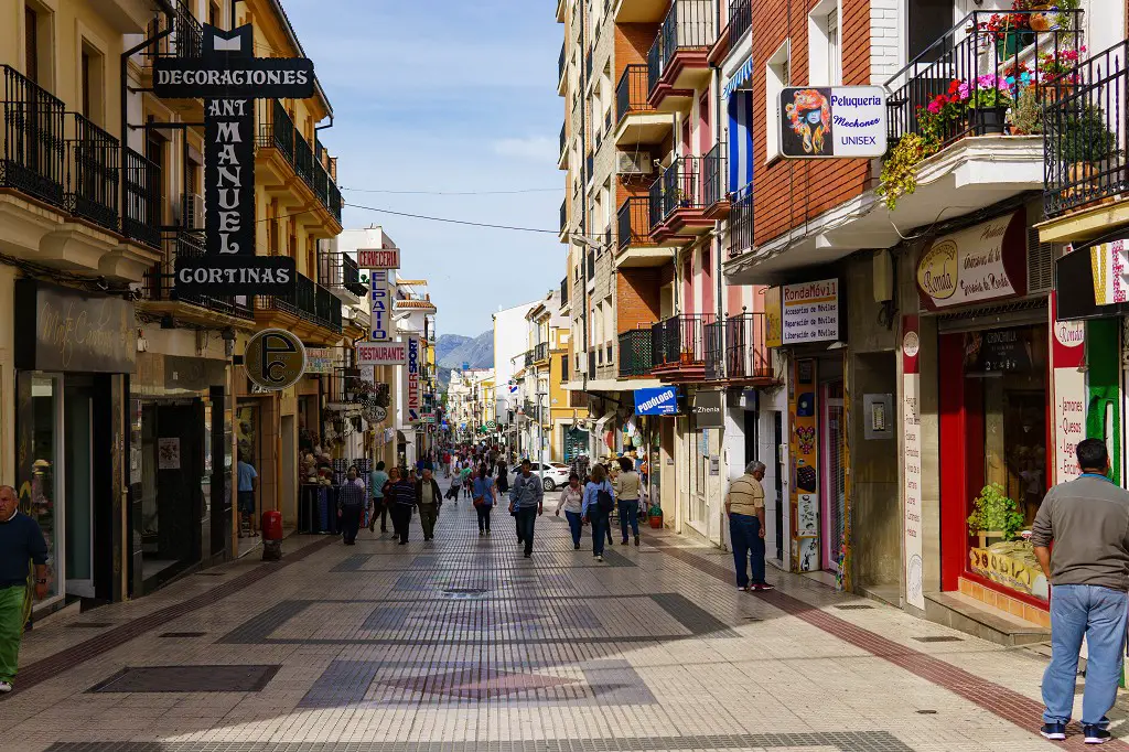 Die Einkaufstraße Carrera Espinel in Ronda Andalusien