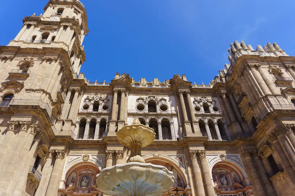 Vorderansicht der Kathedrale von Malaga