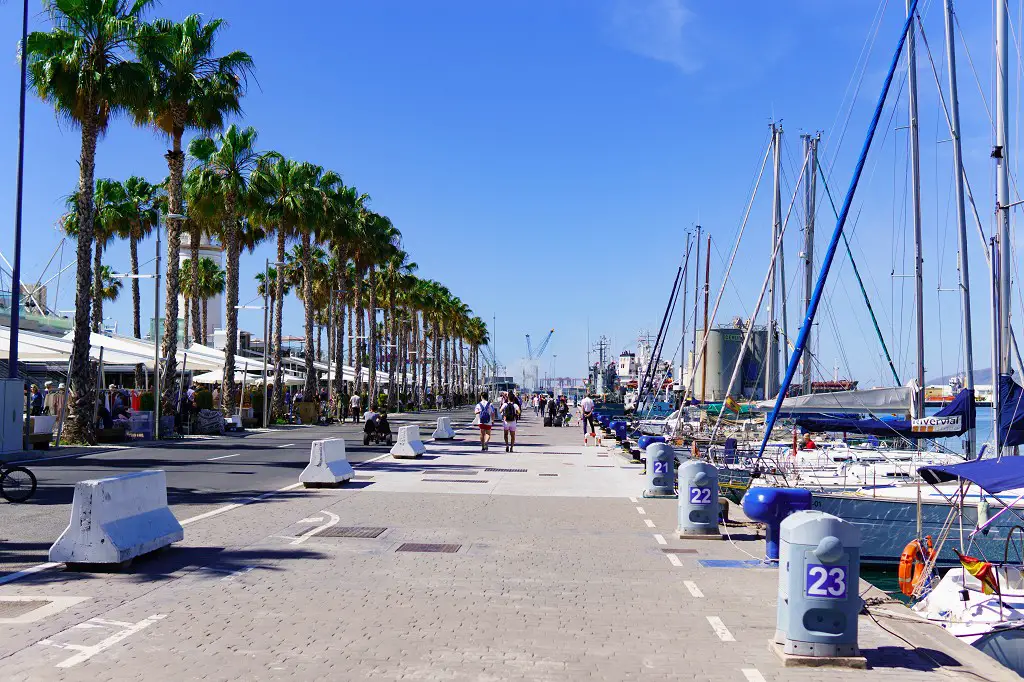 Malaga interessante Orte: Die Hafenpromenade