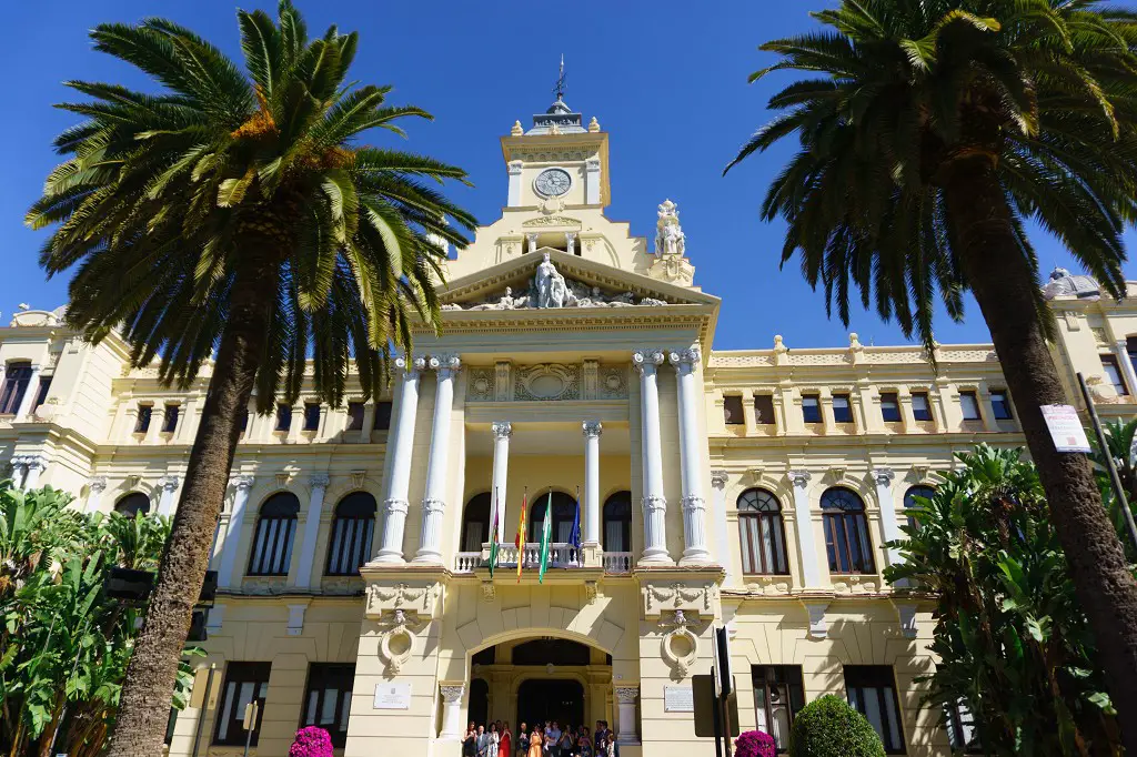 Frontansich auf das Rathaus von Malaga