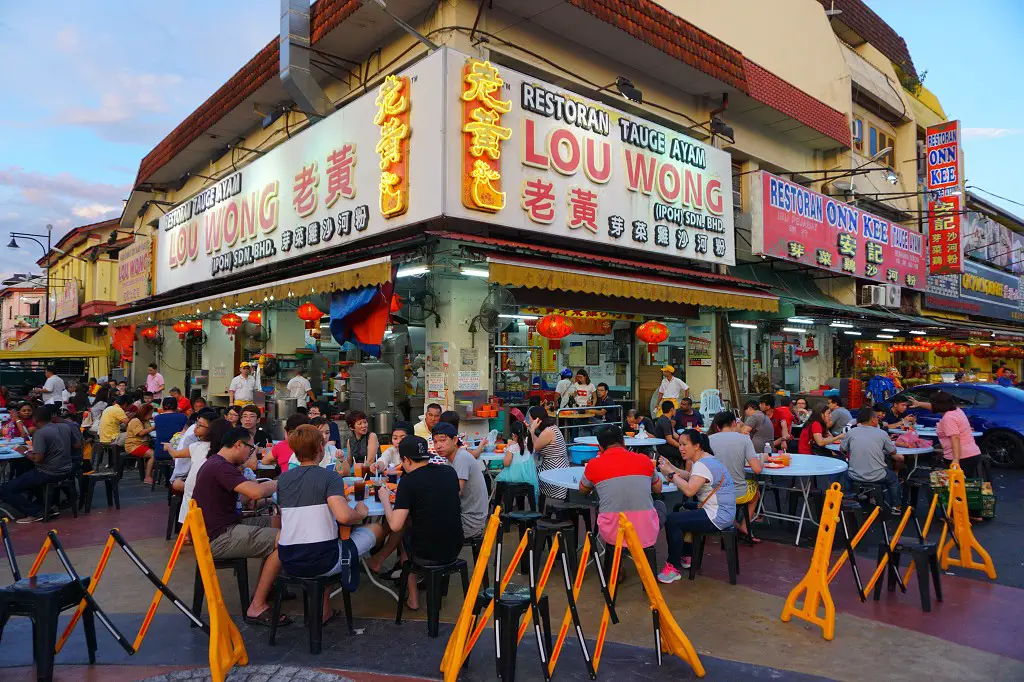 Chinesisches Restaurant mit Einheimischen in Ipoh Malaysia