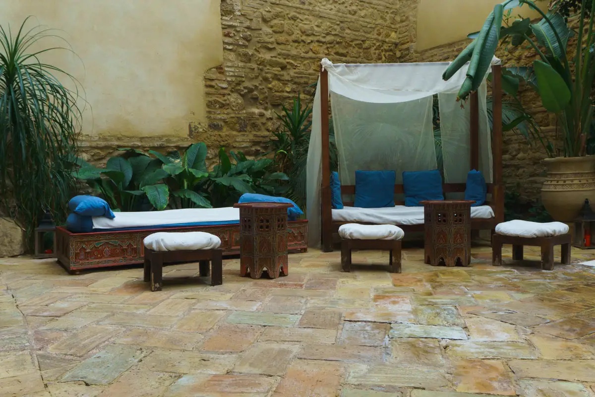 Die gemütliche Sitzecke im Banos Arabes in Cordoba