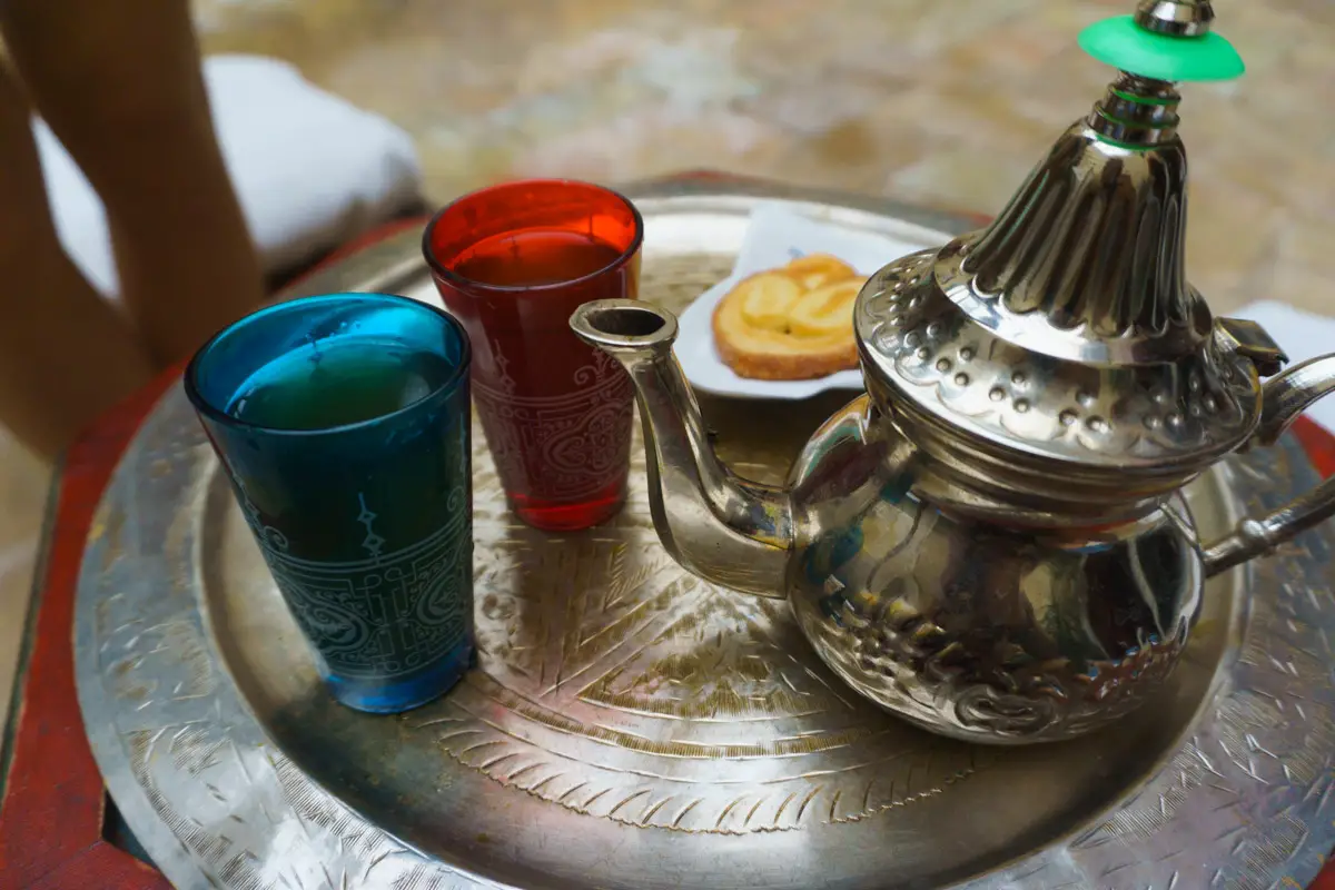 Kostenloser Tee mit Keksen im Banos Arabes de Cordoba