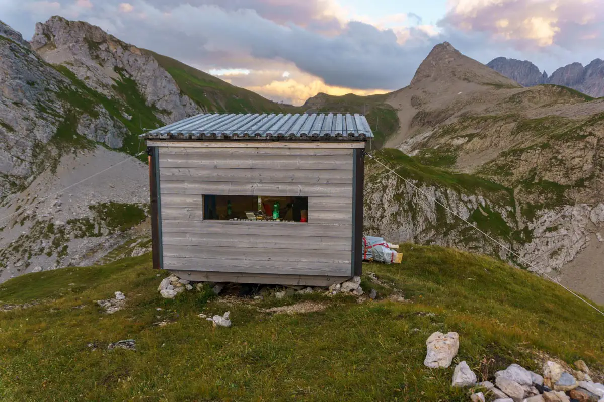 Die Notfallunterkunft Biwak auf der Madlochspitze in Arlberg