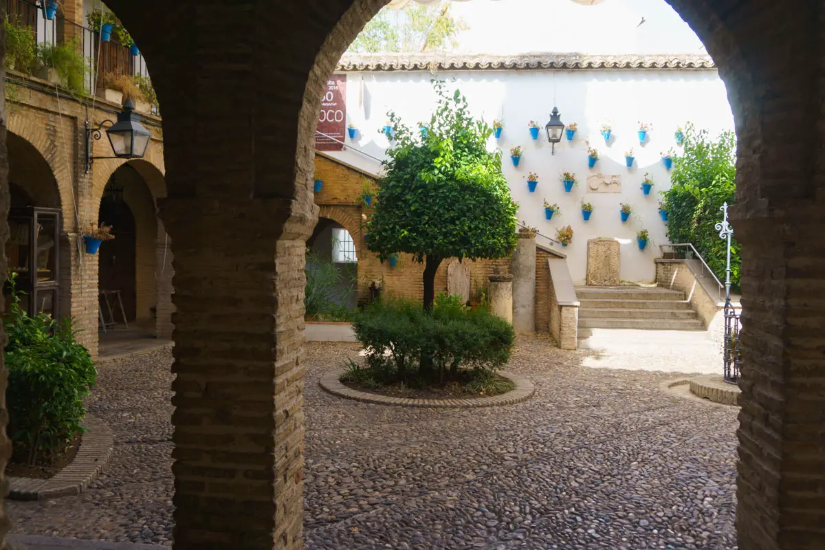 Der Innenhof im Zoco Municipal Cordoba Andalusien