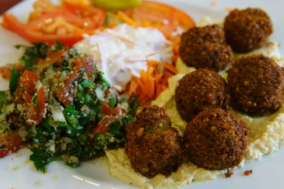 Köln Restaurant Tipp: Falafel Teller im Habibi