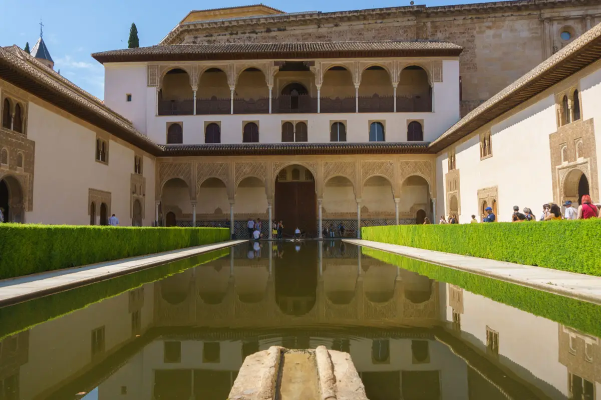 Teil des Nasridenpalastes in der Alhambra Granada
