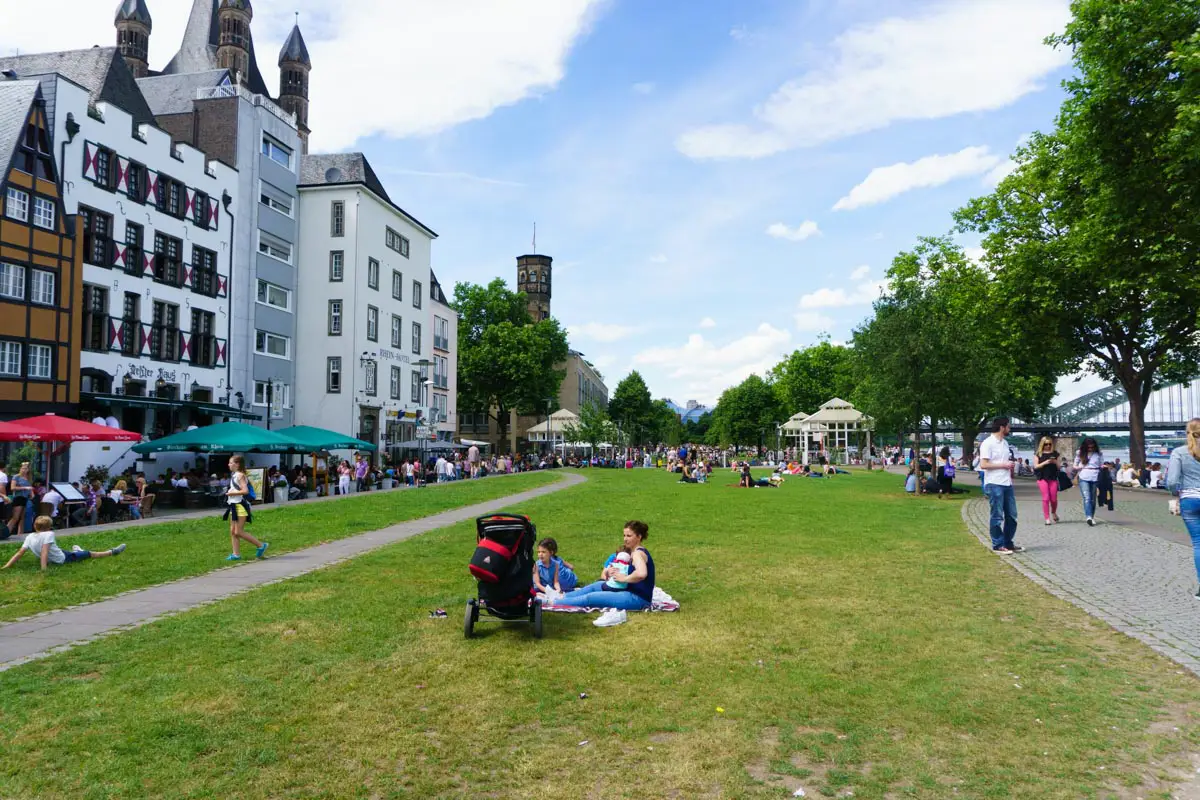 Die Altstadt und der Rheingarten in Köln