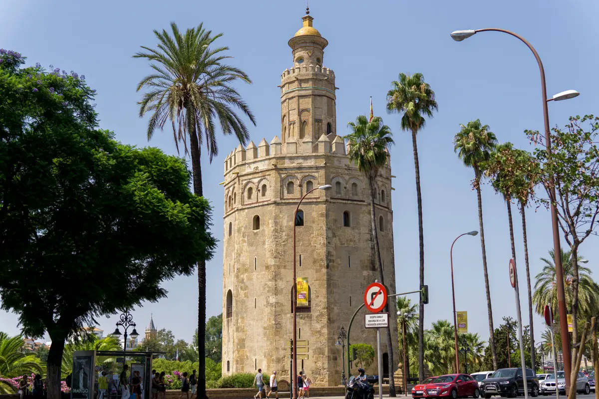 Der Torre del Oro Turm in Sevilla