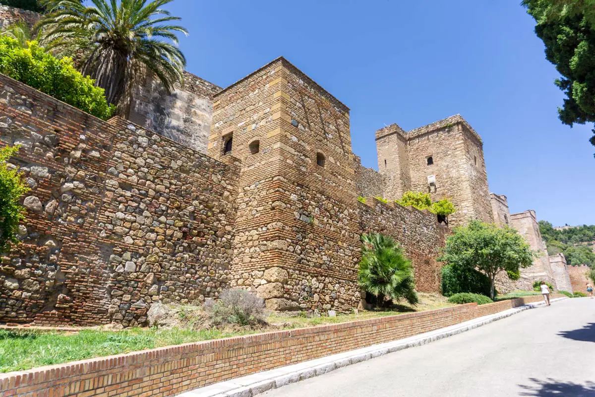 Die Außenmauer der Castillo Gibralfaro