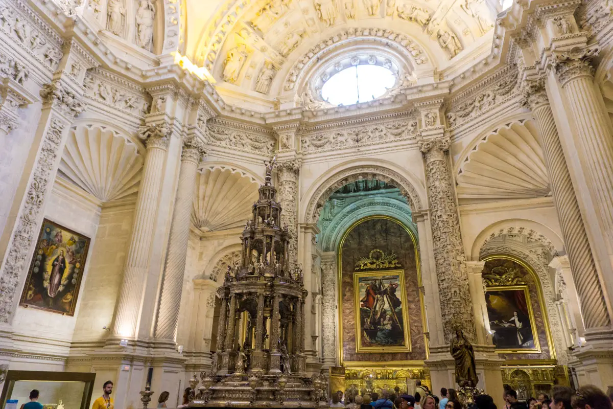 Ein Raum in der Kathedrale von Sevilla