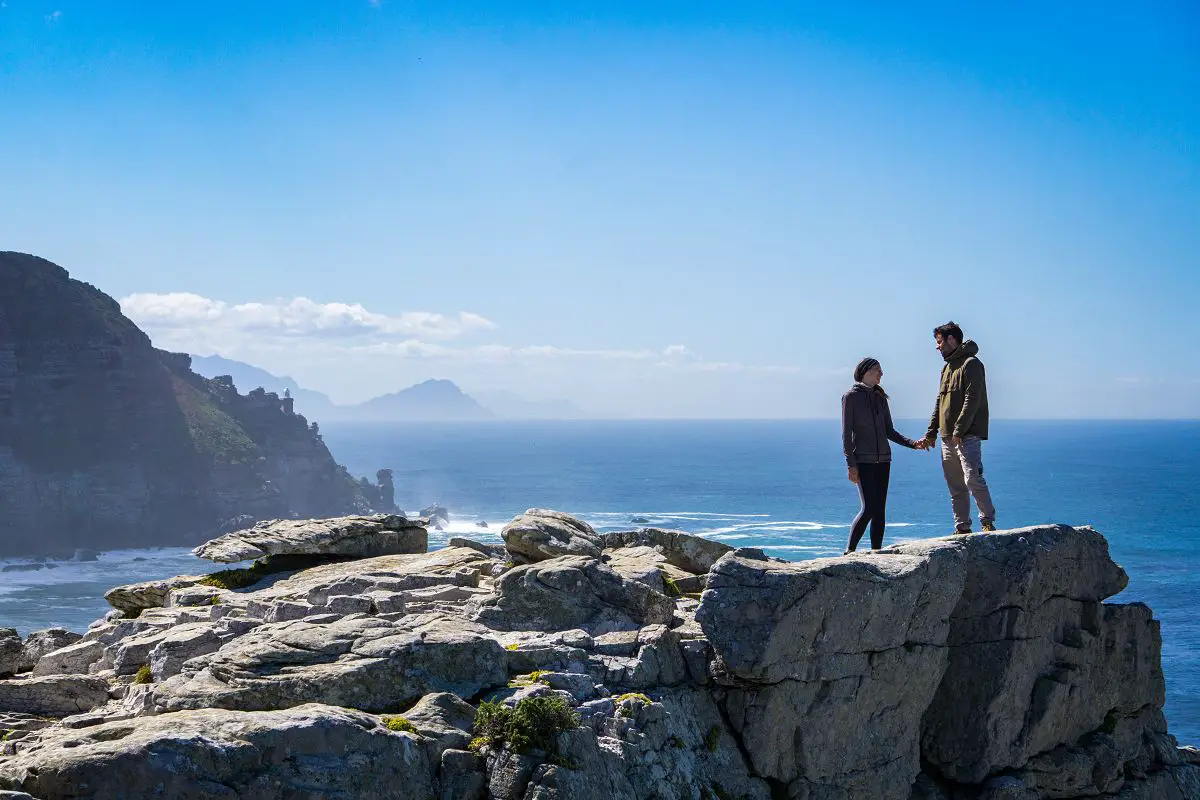 Kapstadt Sehenswürdigkeiten: Marco und Sara auf einem Aussichtspunkt beim Kap der guten Hoffnung