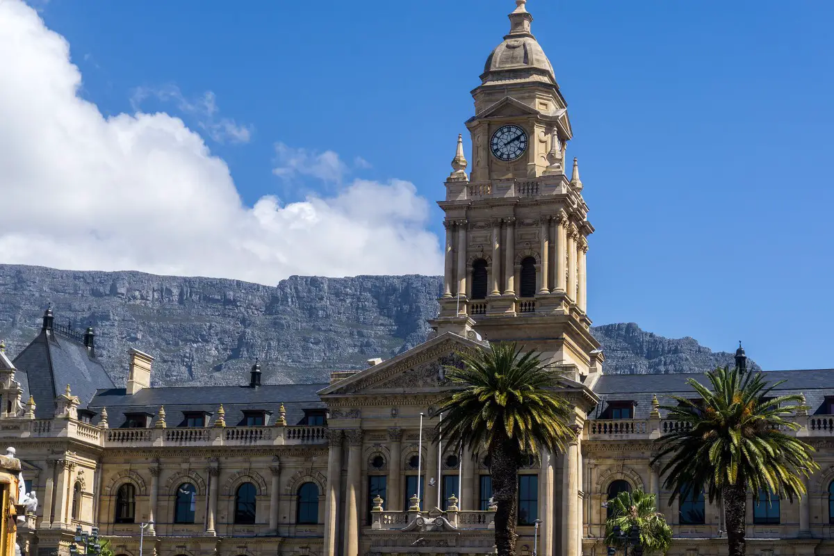 Unsere Kapstadt Tipps zum Thema Sehenswürdigkeiten. Auf dem ist übrigens das Rathaus und im Hintergrund ein Teil vom Tafelberg