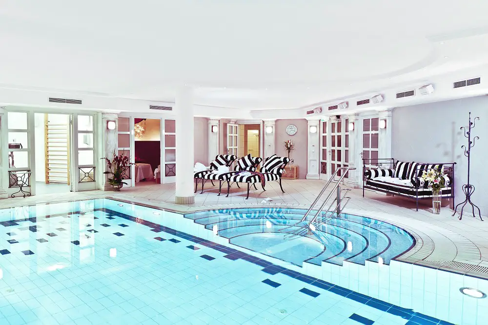 Wellness- und Poolbereich im Hotel