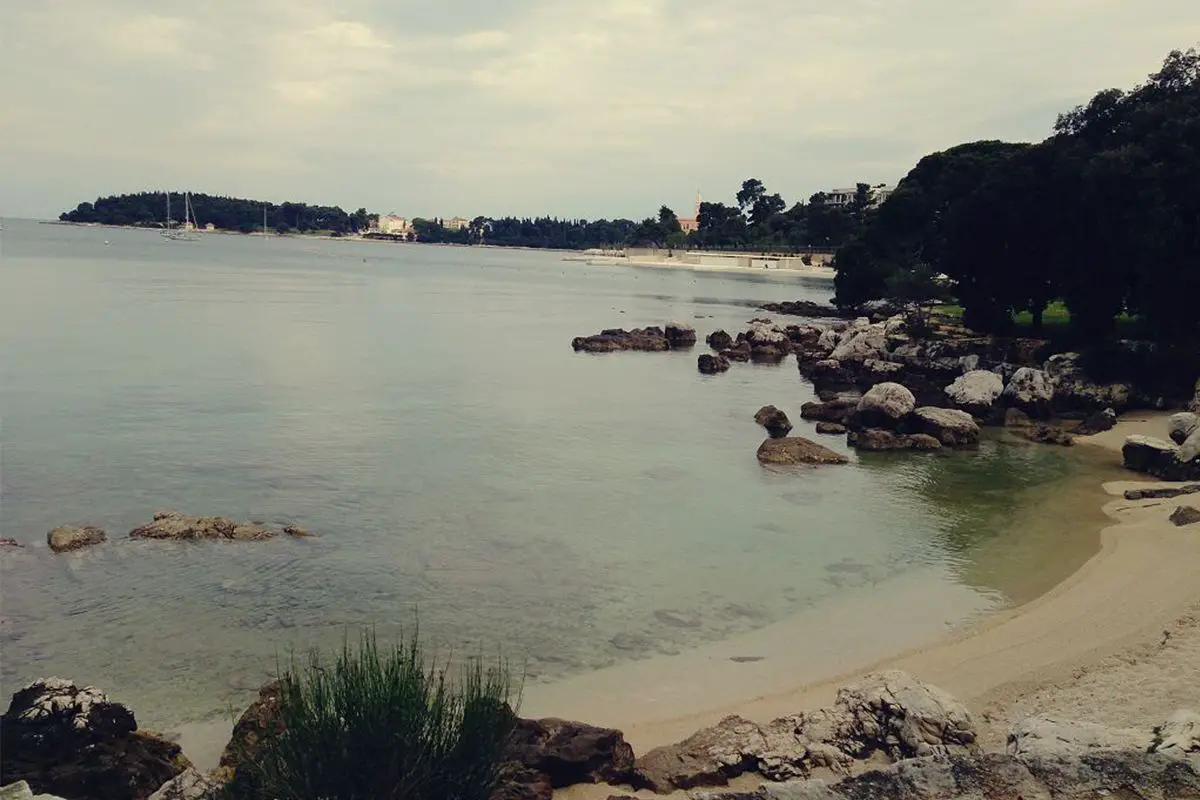 Kleiner Strand in Kroatien