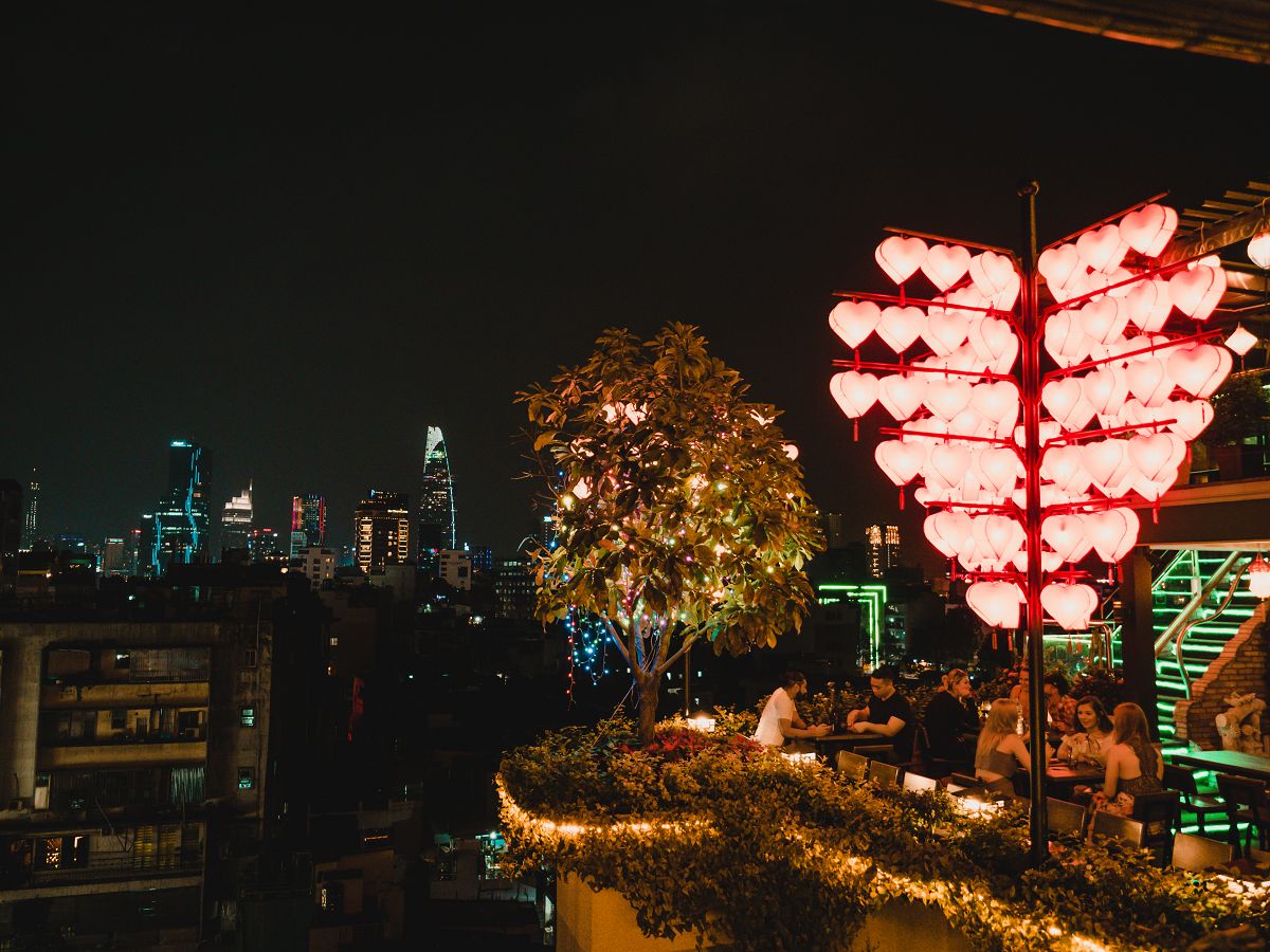 Teil der The View Rooftop Bar in Saigon