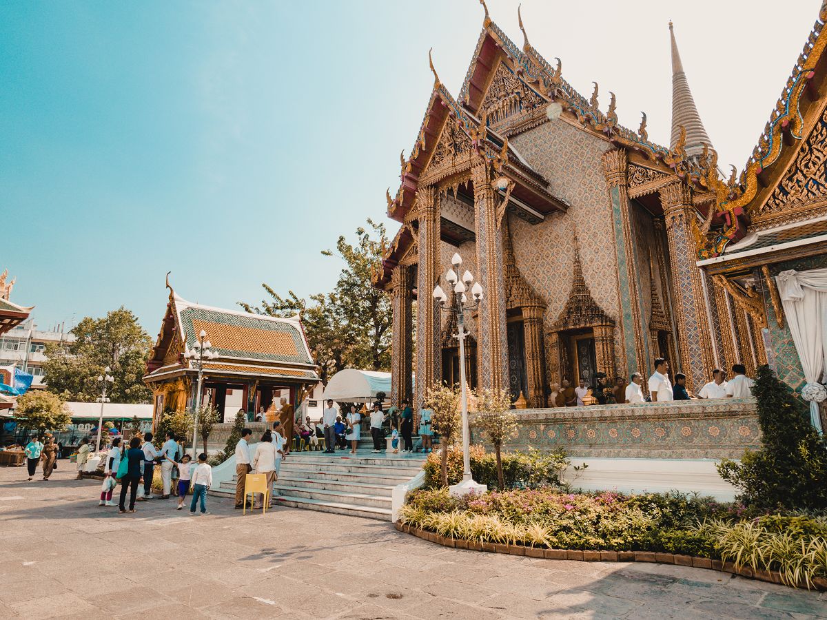 Tempelanlage mit Gebäude im Wat Ratchabopit