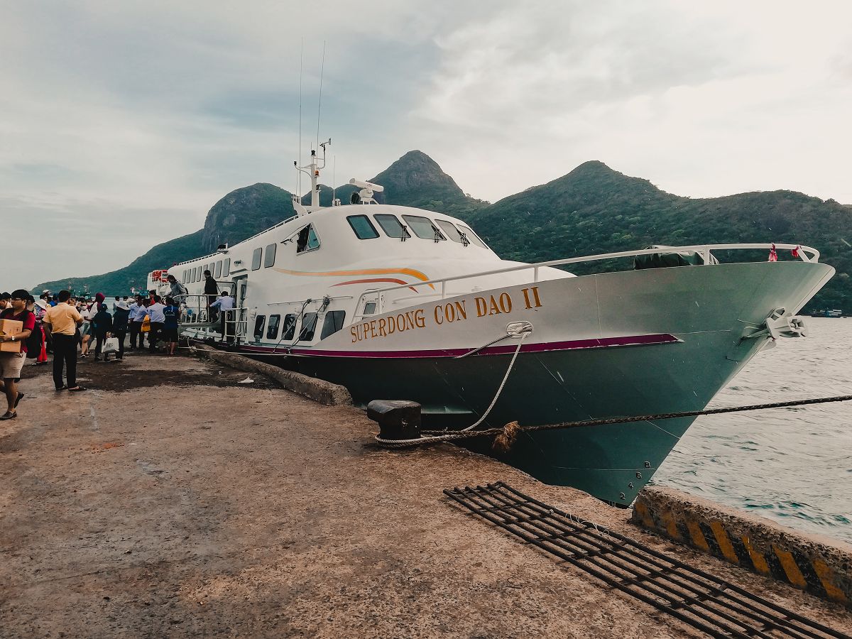 Das Superdong Speedboot im Hafen