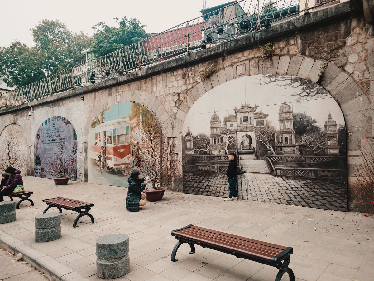Streetart Steinmauer in Hanoi