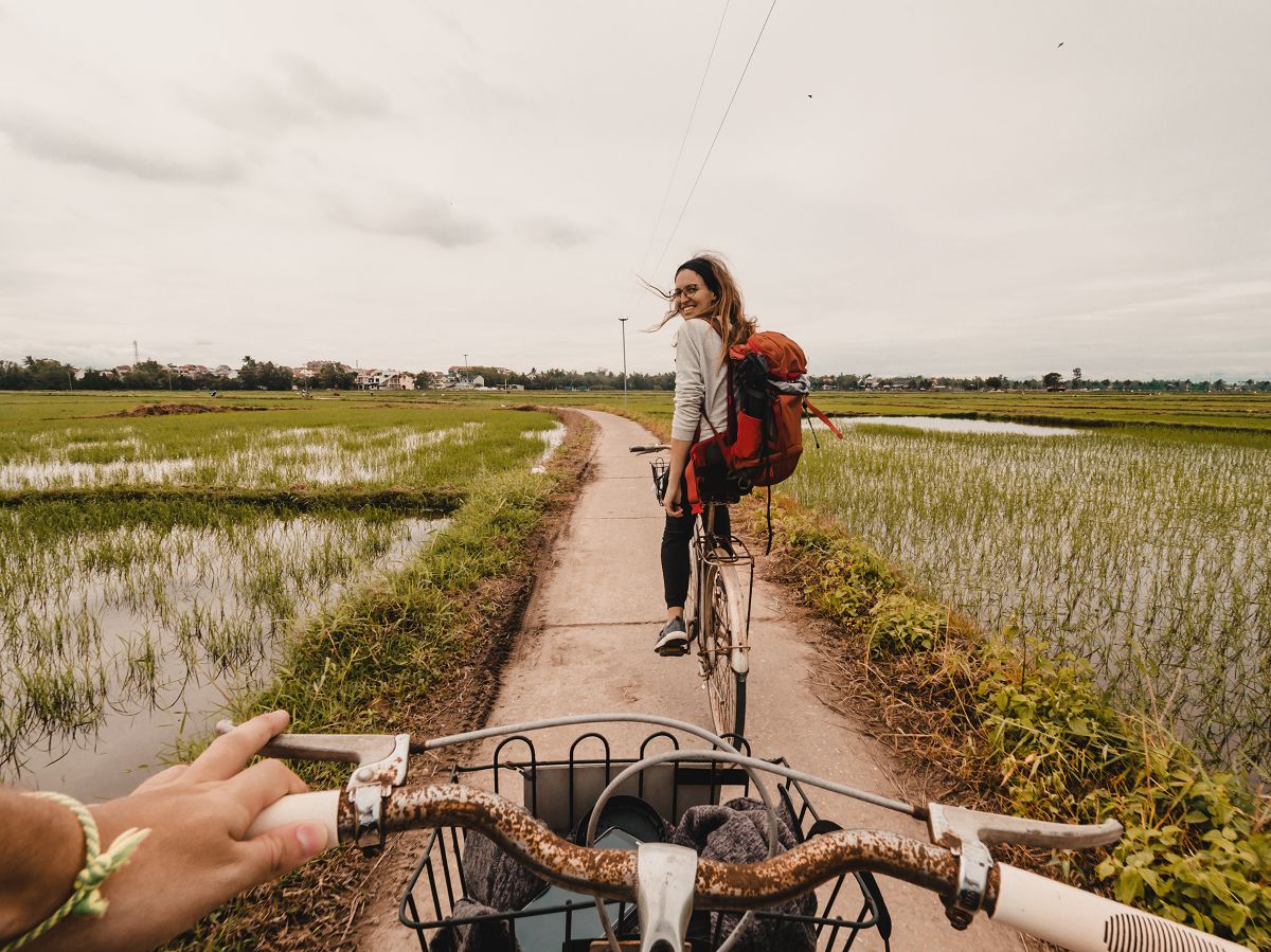 Mit dem Fahrrad durch die Reisfelder in Hoi An
