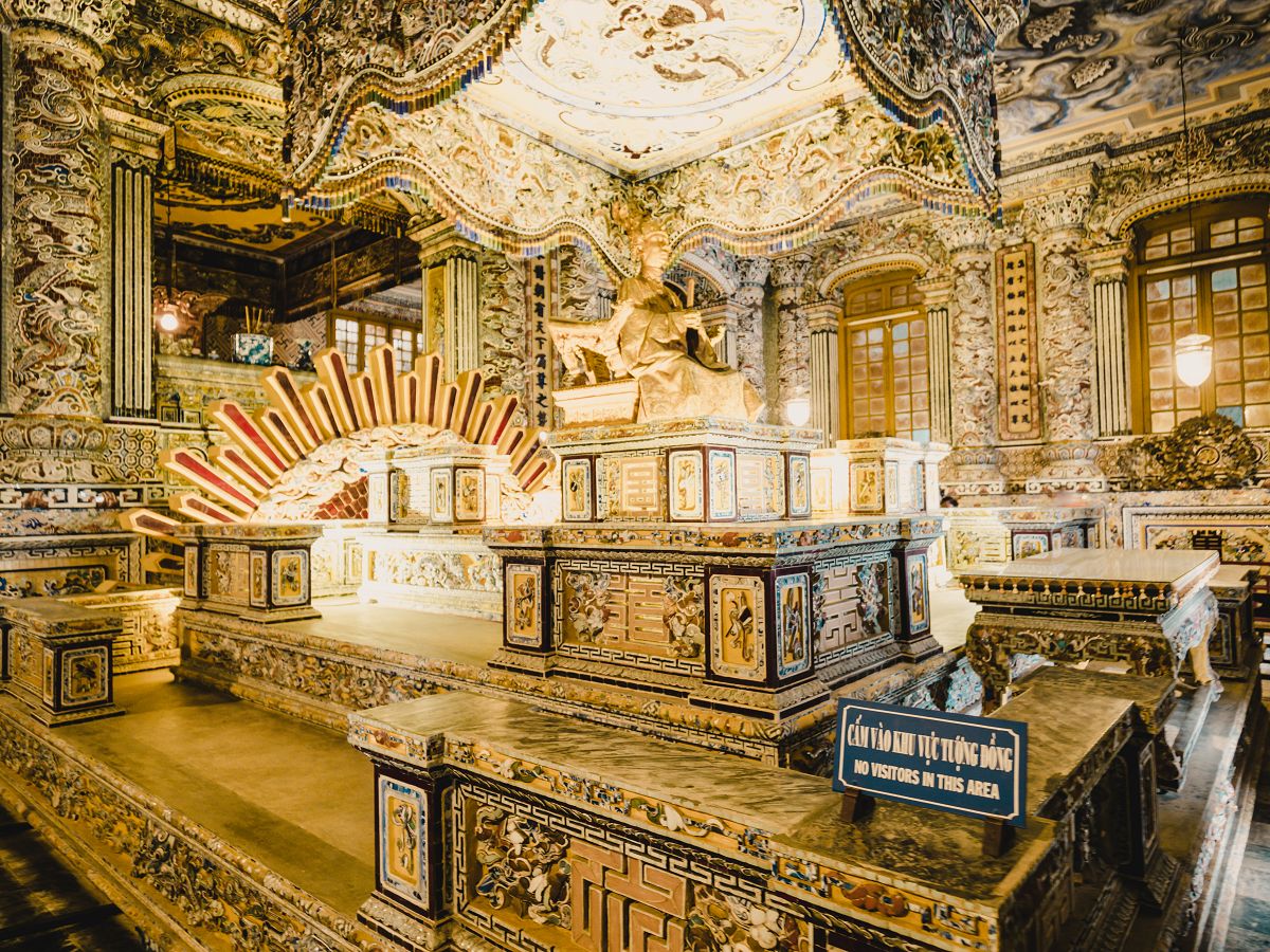 Das goldene Grab des Kai Dinh