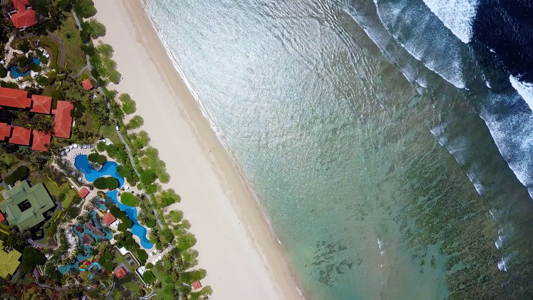 Drohnenaufnahme vom Nusa Dua Beach auf Bali