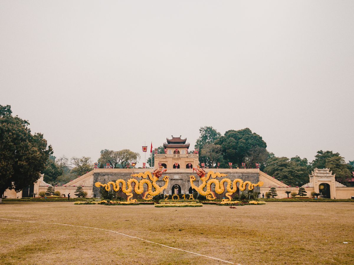 Ein Tor & Dekoration der Zitadellenanlage Thang Long