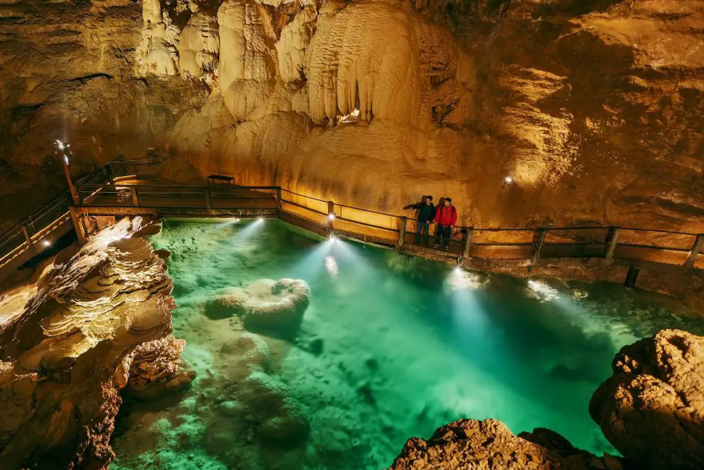 Im Inneren der Höhle Gouffre de Padirac