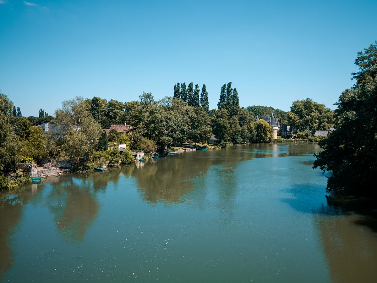 Radwege Frankreich: Fluss auf dem Weg des Weges Loir et Vergers
