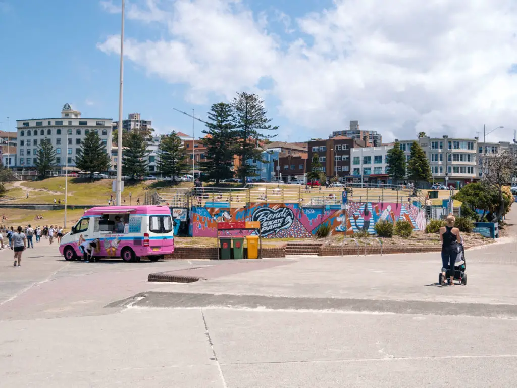 Skatepark und Eiswagen am Bondi Beach Sydney