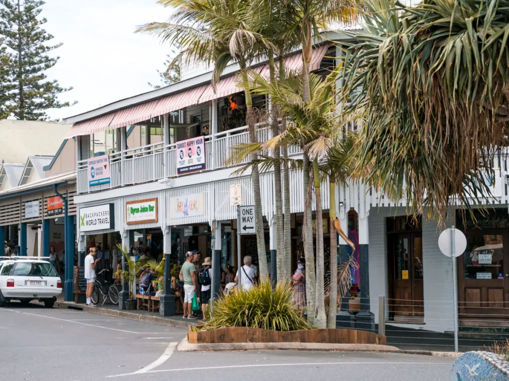 Restaurants & Shops im Zentrum von Byron Bay Australien