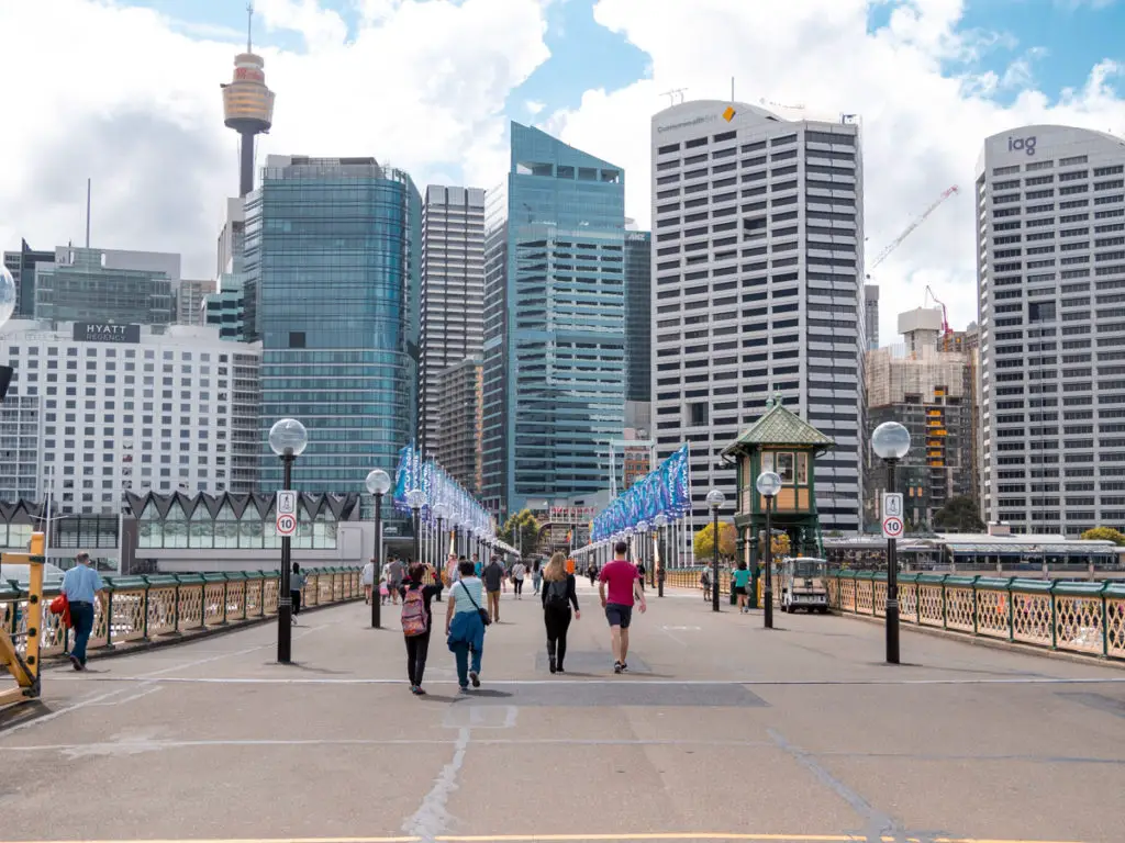 Sydney Highlight: Brücke im Darling Harbour und die Skyline