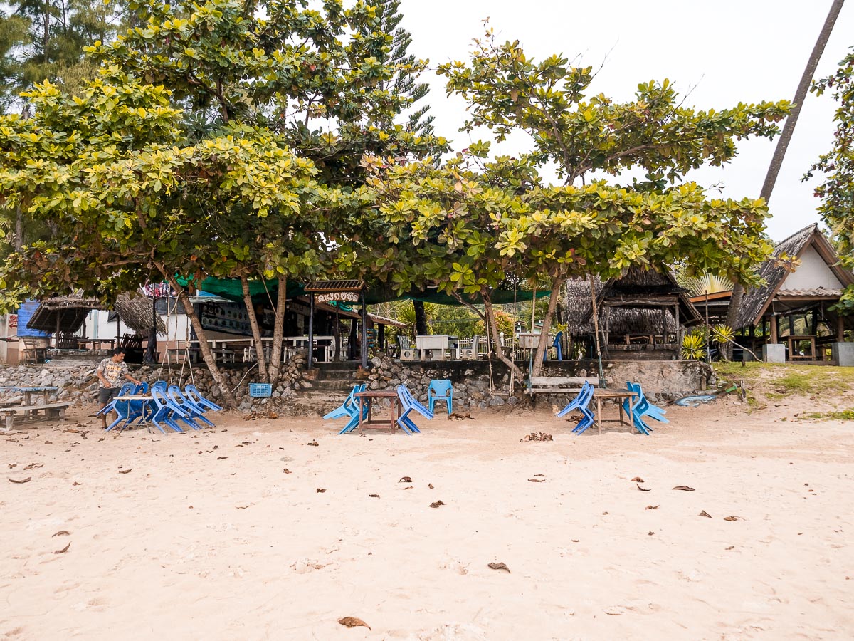 Kleines Restaurant am Strand Thung Wua Laen