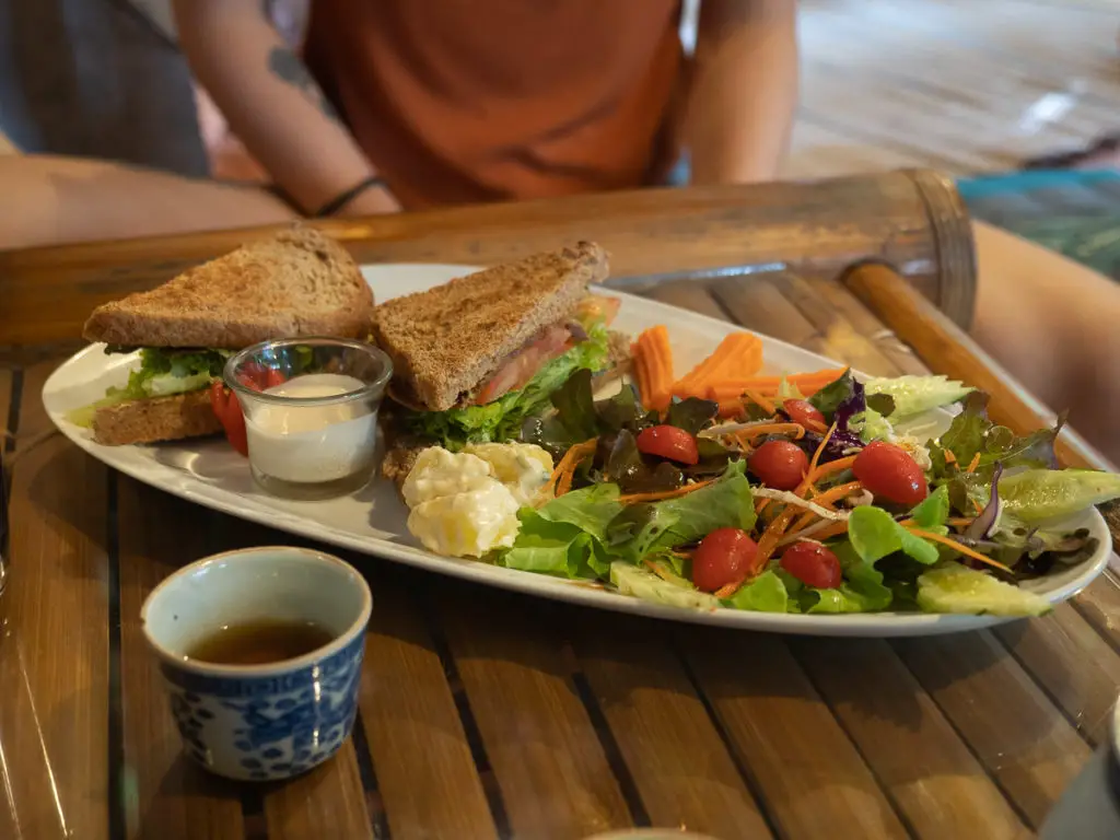 Ein Sandwich im Art Café Koh Phangan