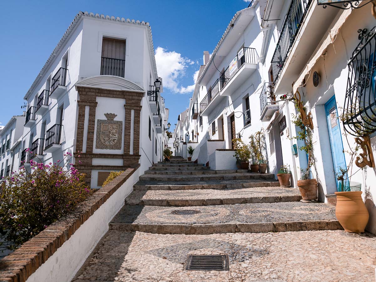 Weiße Häuser in Frigiliana bei Nerja in Spanien