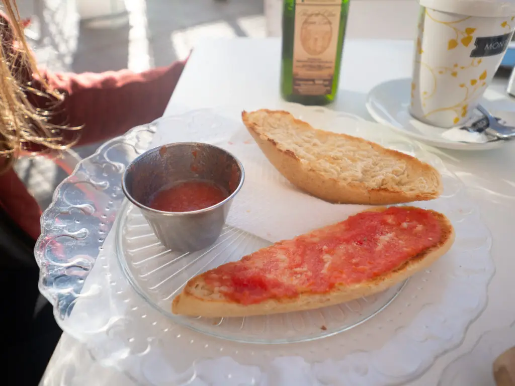 Kleines Frühstück im La Tarifeña in Tarifa Spanien