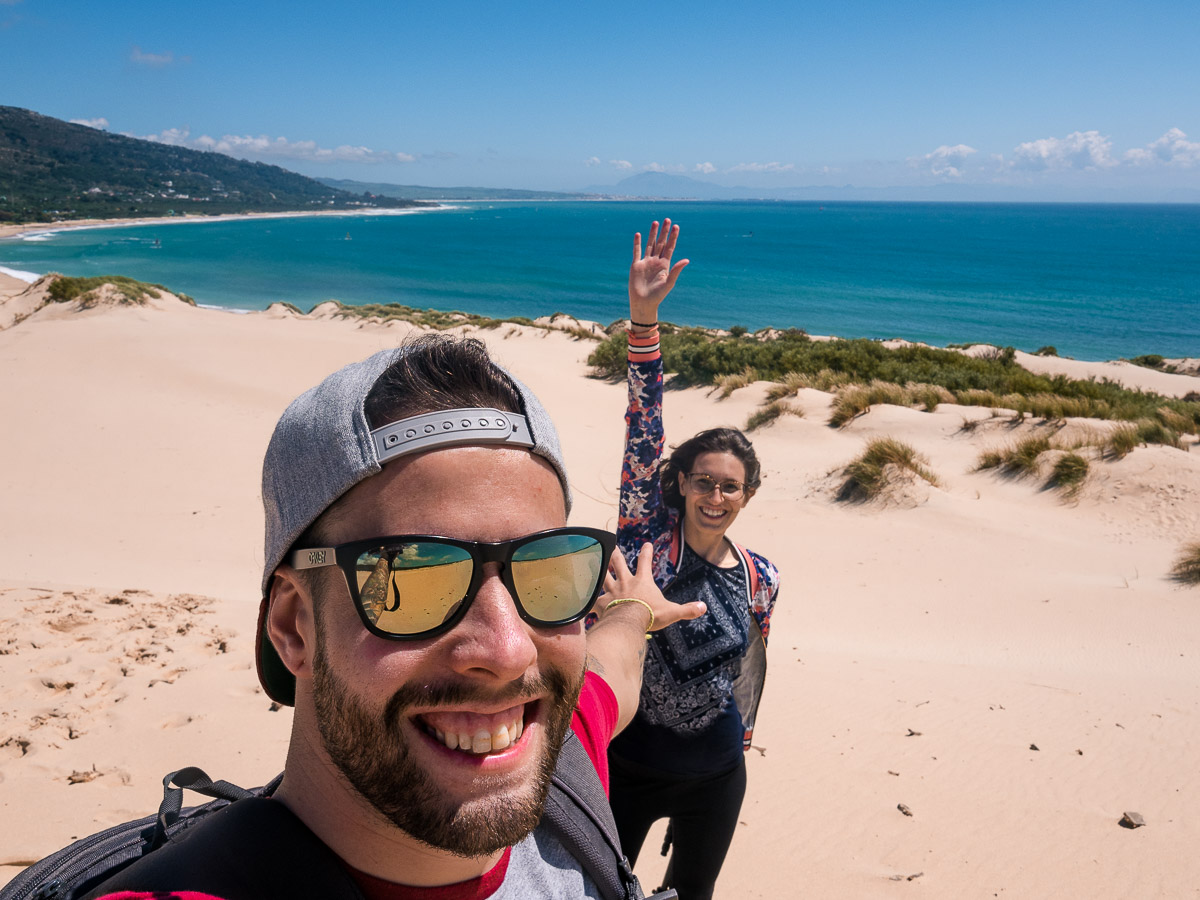 Sara und Marco auf den Sanddünen von Punta Paloma