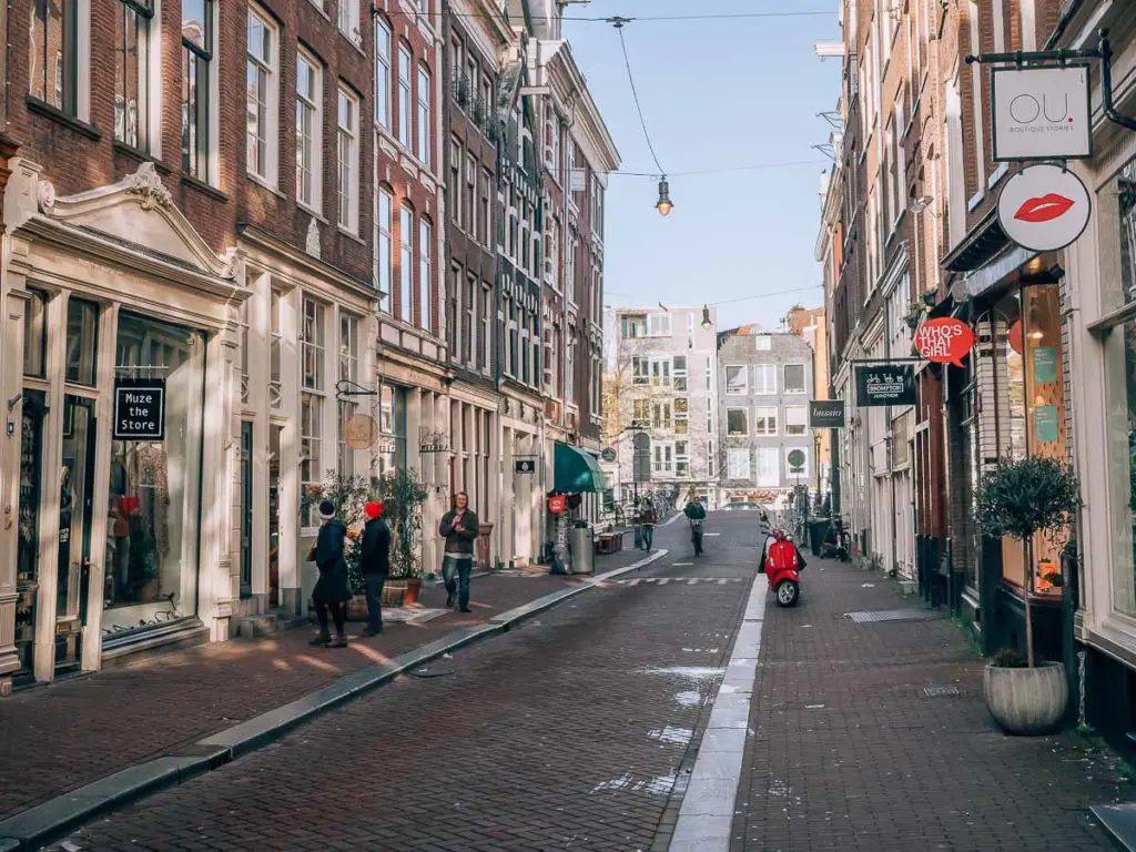 Straße in den berühmten 9 Straatjes in Amsterdam