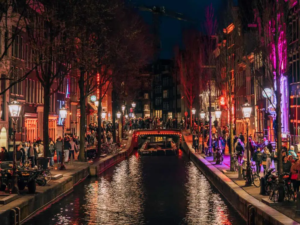 Das Rotlichtviertel De Wallen in Amsterdam